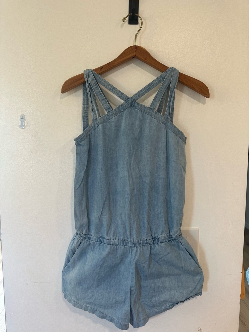 Fabletics Liza Chambray Romper Women's Size XS Light Wash Crossback Sleeveless